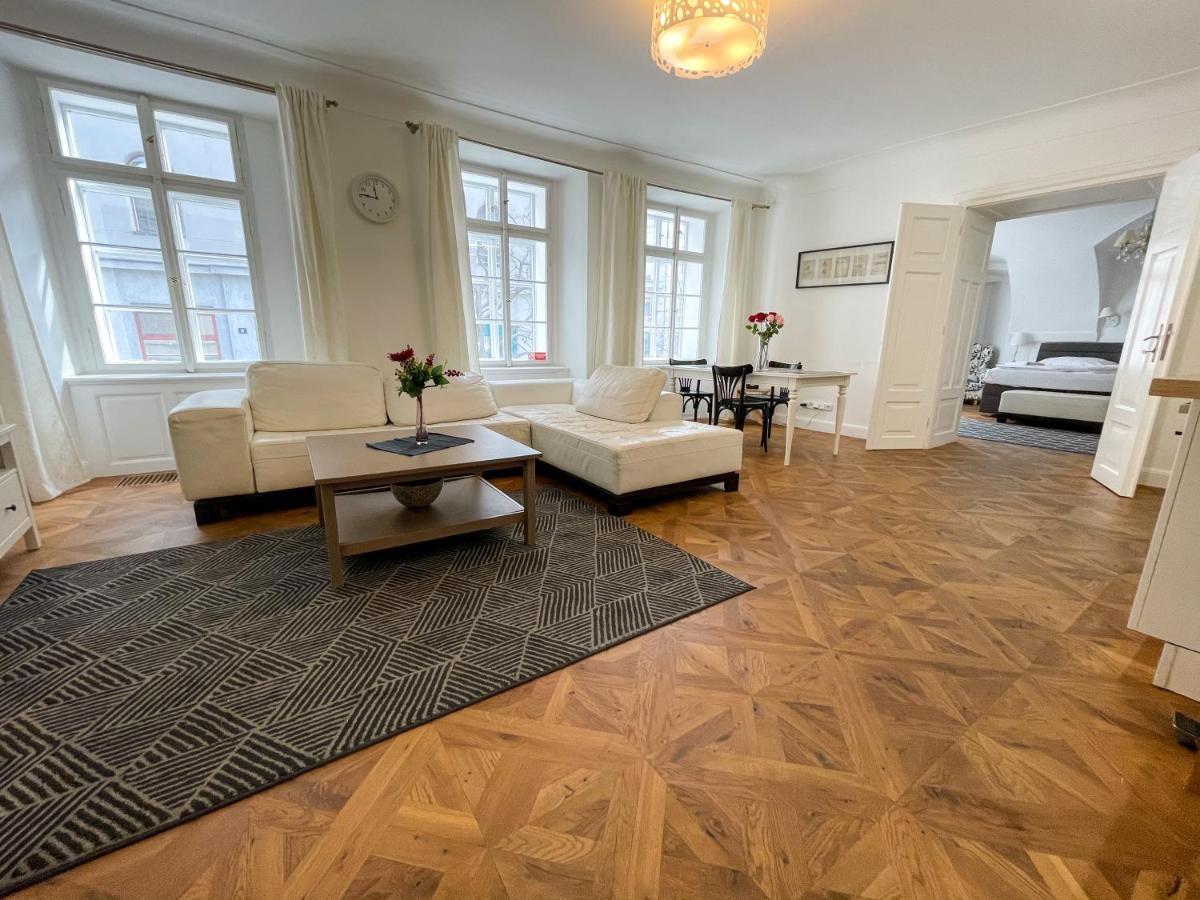 U Obecniho Dvora - Old Town Apartment Prague Luaran gambar