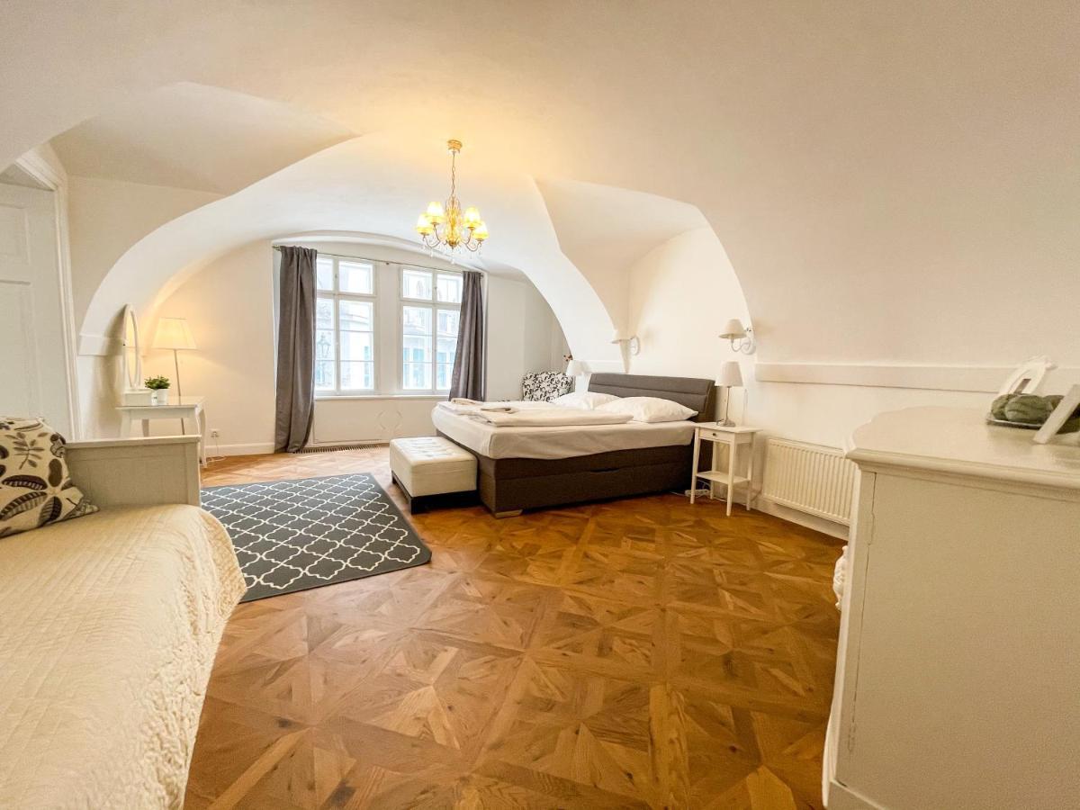 U Obecniho Dvora - Old Town Apartment Prague Luaran gambar