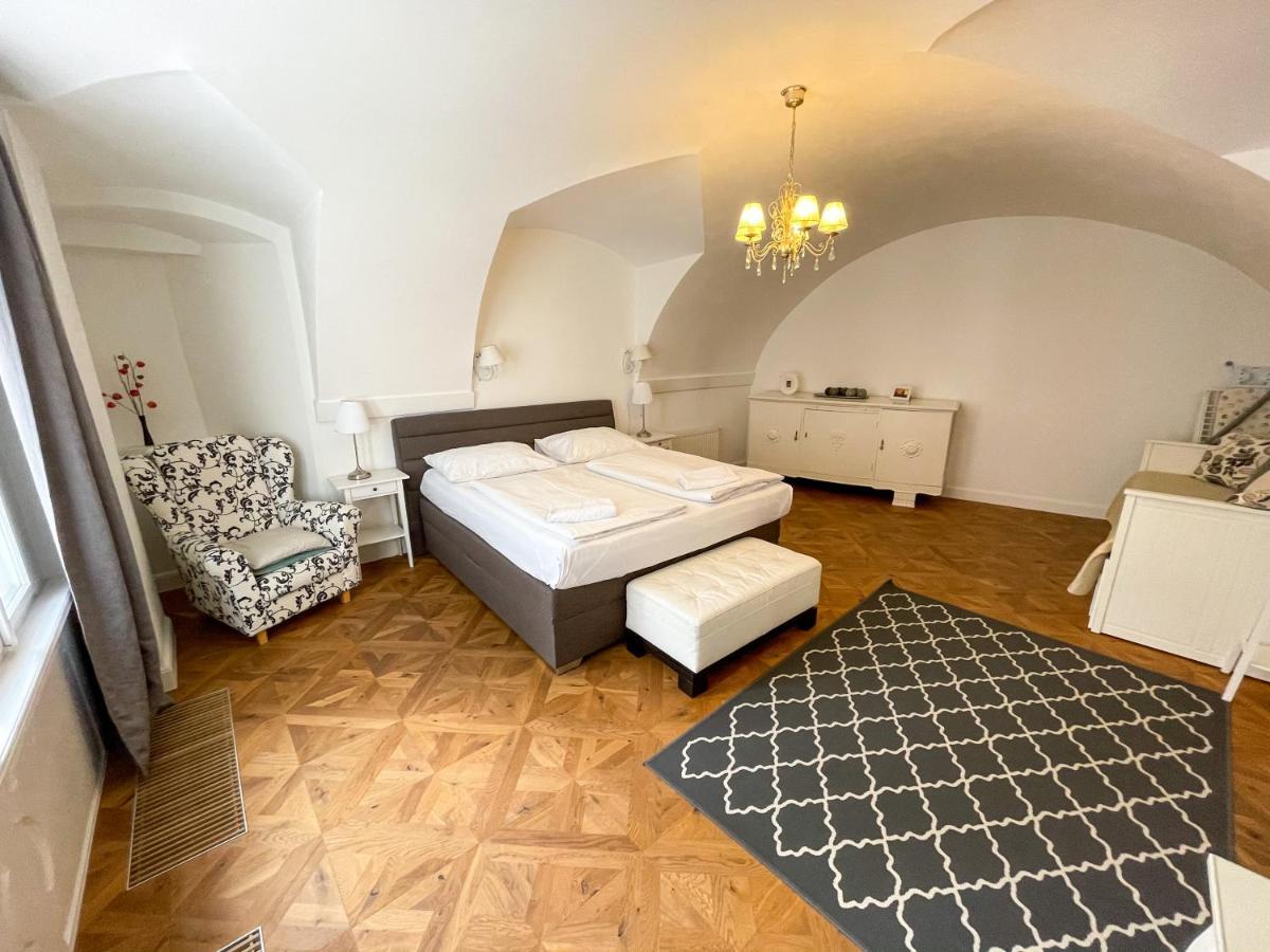 U Obecniho Dvora - Old Town Apartment Prague Luaran gambar