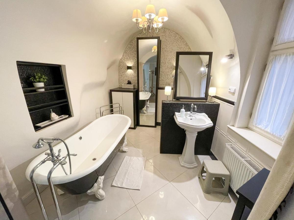 U Obecniho Dvora - Old Town Apartment Prague Luaran gambar